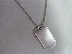 Dogtag, stalen graveerplaat aan ketting.