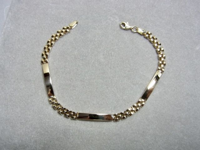 Gouden armband met 3 graveerplaatjes en Panter schakel