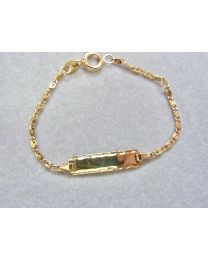 Baby graveer naamplaat armband goud. Bewerkt plaatje S schakeltje. Lengte 10-12 cm.