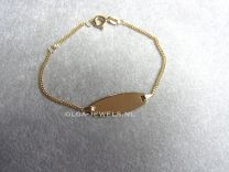 Baby naam armbandje goud met ovaal plaatje 9-11 cm