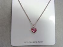 Zilveren kinderkettinkje met roze/rood hartje.